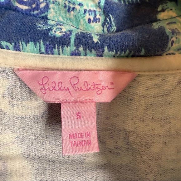 Lilly Pulitzer Blue and White 3/4 Zip Sweatshirt Thailand inspired pattern GUC - Picture 6 of 9